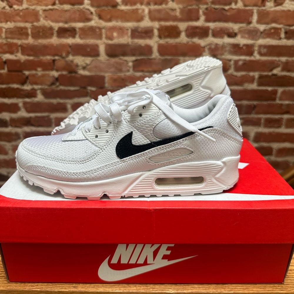Nike women’s Air Max 90 size 8